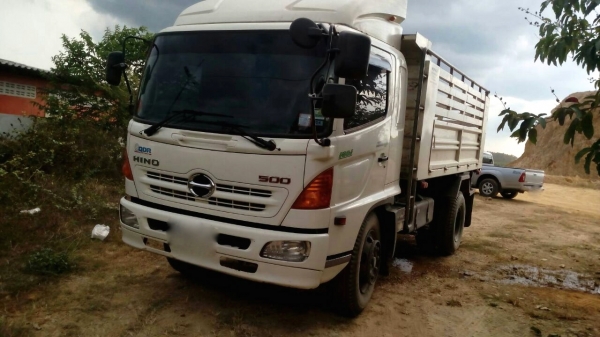 รถฮีโน่ 6 ล้อดั้ม FG8J 220 แรงม้า. ปี 55.  ( รถวิ่ง 73,xxx กม. )    สนใจติดต่อ  081 - 6079515