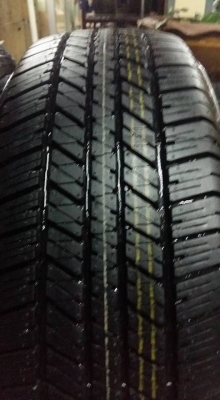 ขายยางป้ายแดงถอดศูนย์มี2เส้นนะครับ bridgestone dueler h/t 684ll 265/65r17 ผลิตสัปดาห์ที่9 ปี16 สนใจติดต่อ ตาเล็ก ล้อและยางครับ 081-3747940