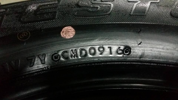 ขายยางป้ายแดงถอดศูนย์มี2เส้นนะครับ bridgestone dueler h/t 684ll 265/65r17 ผลิตสัปดาห์ที่9 ปี16 สนใจติดต่อ ตาเล็ก ล้อและยางครับ 081-3747940