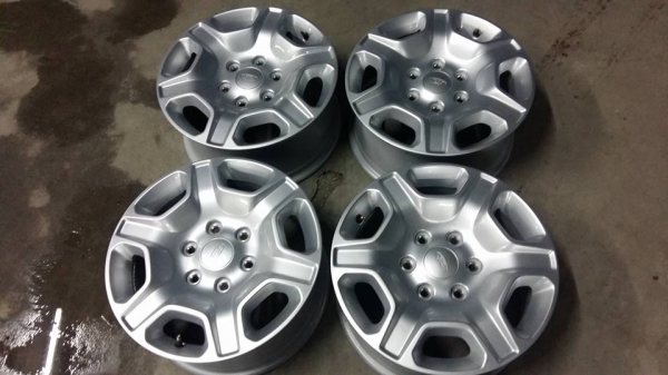 ขายล้อแม็กป้ายแดง ford ranger 17" สนใจติดต่อ ตาเล็ก ล้อและยางครับ 081-3747940