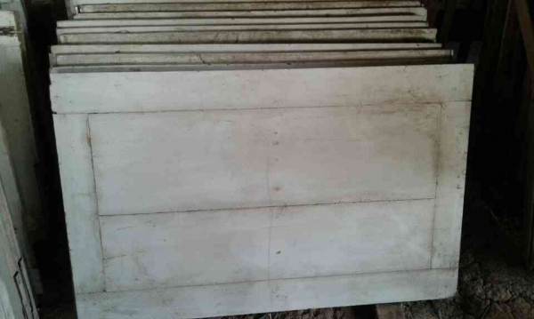 บานหน้าต่างไม้สักเก่า