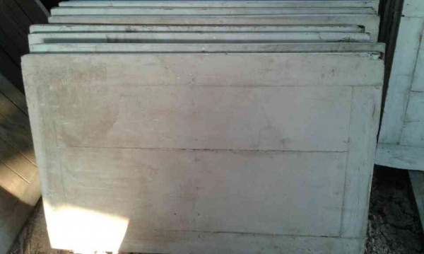 บานหน้าต่างไม้สักเก่า