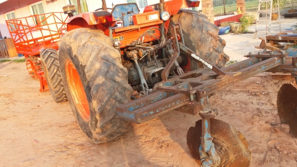 m9000พร้อมลุยงานอุปกรณ์ดันหน้า m9000พร้อมลุยงานอุปกรณ์ดันหน้า