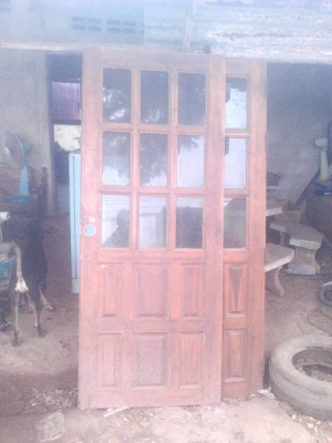 บานประตูไม้สักคู่