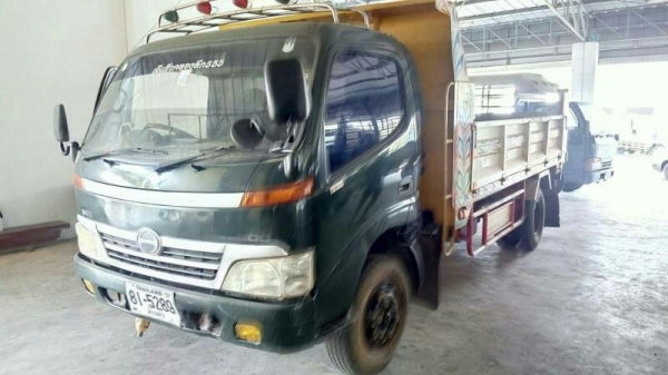 หกล้อดั้มดินhino