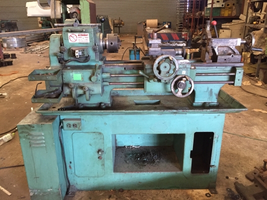 ขายเครื่องกลึงเล็ก4ฟุตไฟ2สายพร้อมใช้มี3ขาเหมาะงานมอเตอร์ไซร์