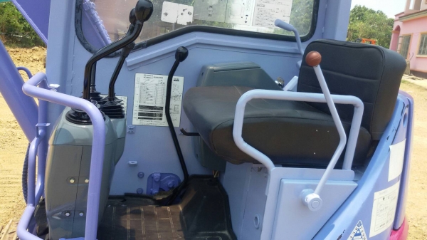 ขายรถแบ็คโฮ KOMATSU 28UU-2 คอนโทรลสั้น แทรคเหล็ก รถเก่าญี่ปุ่น ติดต่อ 089-7949488