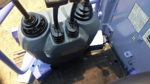 ขายรถแบ็คโฮ KOMATSU 28UU-2 คอนโทรลสั้น แทรคเหล็ก รถเก่าญี่ปุ่น ติดต่อ 089-7949488