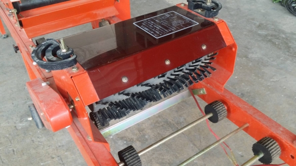 เครื่องโรยเมล็ด KUBOTA รุ่น SR150KW เก่าญี่ปุ่น  สภาพสวยพร้อมใช้งาน เหมาะสำหรับนาดำ เพาะกล้าใส่ถาดดำนาขนาดตามมาตรฐาน