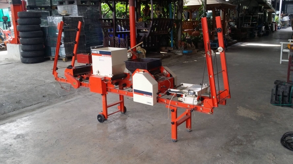 เครื่องโรยเมล็ด KUBOTA รุ่น SR150KW เก่าญี่ปุ่น  สภาพสวยพร้อมใช้งาน เหมาะสำหรับนาดำ เพาะกล้าใส่ถาดดำนาขนาดตามมาตรฐาน