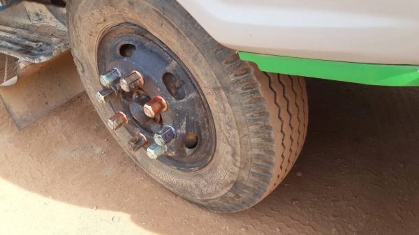 ขายด่วน10ล้อเทเลอร์หัวยาวเครื่องEH700 เกียร์HO เบรคธรรมดา พร้อมใช้เอกสารพร้อมโอน