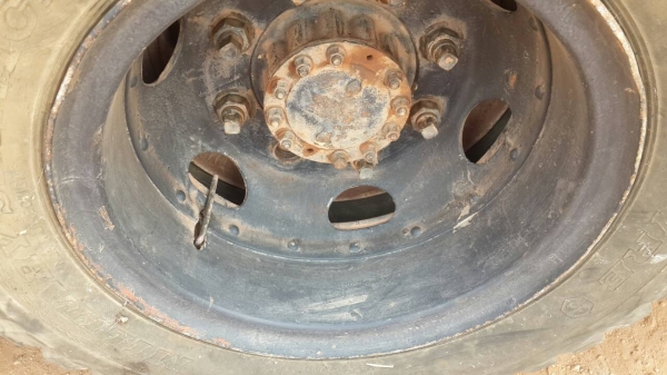 ขายด่วน10ล้อเทเลอร์หัวยาวเครื่องEH700 เกียร์HO เบรคธรรมดา พร้อมใช้เอกสารพร้อมโอน