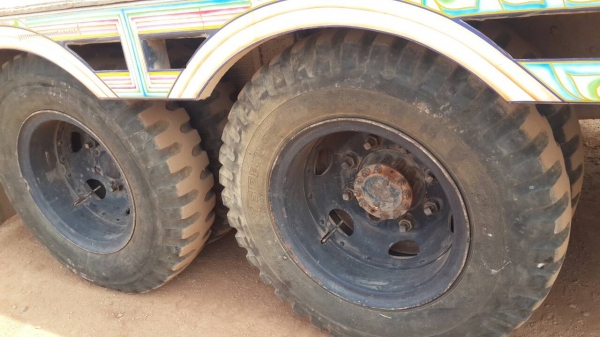 ขายด่วน10ล้อเทเลอร์หัวยาวเครื่องEH700 เกียร์HO เบรคธรรมดา พร้อมใช้เอกสารพร้อมโอน