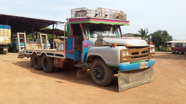 ขายด่วน10ล้อเทเลอร์หัวยาวเครื่องEH700 เกียร์HO เบรคธรรมดา พร้อมใช้เอกสารพร้อมโอน