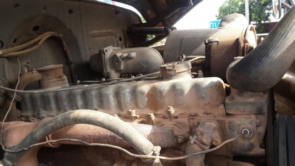 ขายด่วน10ล้อเทเลอร์หัวยาวเครื่องEH700 เกียร์HO เบรคธรรมดา พร้อมใช้เอกสารพร้อมโอน