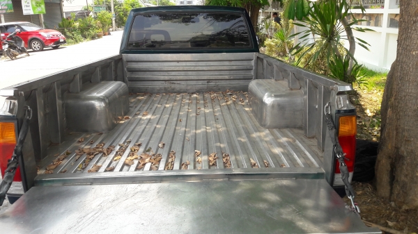 ขายกะบะสวย NISSAN BIG M ดีเซลฝาแดง กะบะสแตนเลสอย่างดี