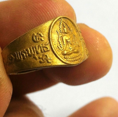 แหวนพระพุทธชินราชเก่าแท้ เนื้อระฆังทองเหลืองสวยๆ พุทธคุณเด่นเมตตา มหานิยม แคล้วคลาด เก่าสวยบารมีพุทธคุณเต็มเปี่ยม