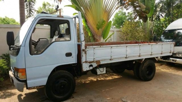 NKR  110 แรง  ปี 39  รถห้างแท้     ราคา  298,000  บาท