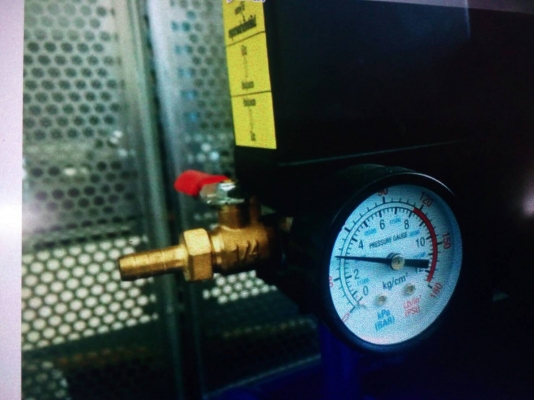 ขายปั๊มลมลูกสูบยี่ห้อ ไทรตัน 1แรง ถัง 40ลิตร ไฟ 230V/50Hz