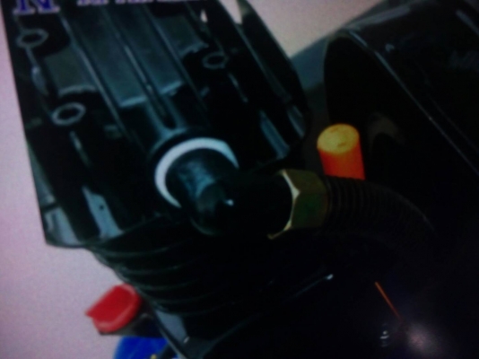 ขายปั๊มลมลูกสูบยี่ห้อ ไทรตัน 1แรง ถัง 40ลิตร ไฟ 230V/50Hz