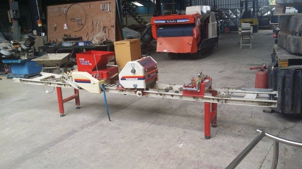 เครื่องโรยเมล็ด YANMAR  เก่าญี่ปุ่น รุ่น YPH301(2)  สภาพสวยพร้อมใช้งาน เหมาะสำหรับนาดำ เพาะกล้าใส่ถาดดำนาขนาดตามมาตรฐาน