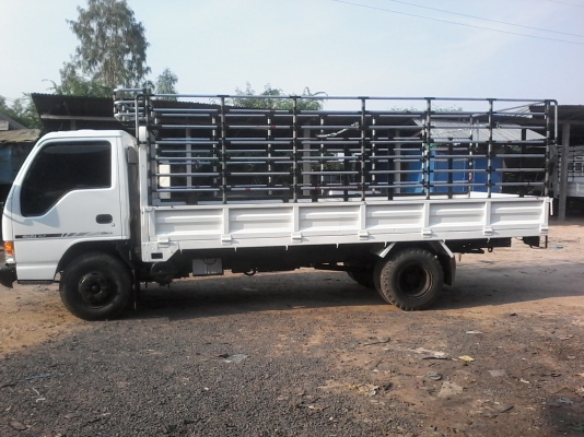 ISUZU  130  เทอร์โบว์  ยาว  5  เมตรพวงมาลัยเพาเวอร์  มีแอร์  เครื่องดี  ครัชชีสวย