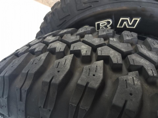 ขายยางMAXXIS bighorn M/T 265/75/16 ใส่เมื่อต้นปี ดอกเต็มเหมือนใหม่4เส้น