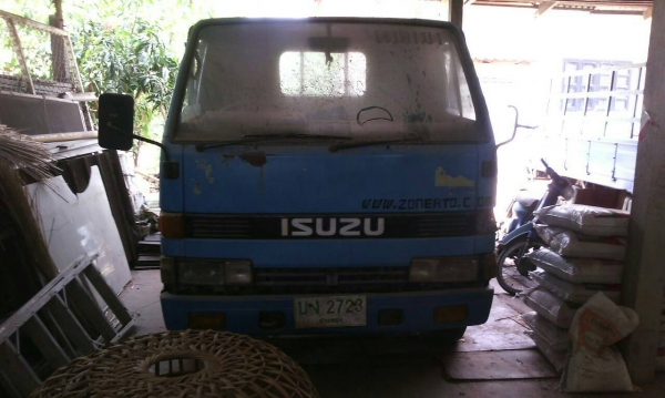 ขาย isuzu nkr 88 แรงฝาขาว เกียร์สั้นแซสซีสวย