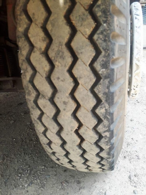 ขาย หัวยาว 10 ล้อ  เพลาเดียว  เครื่อง 6 BF1.  185 แรง ช่วงล่างเดิม พวงมาลัยเพาเวอ แบตใหม่ 2 ลูกราคา เบา.เบา 179999  บาทต่อรองได้.   0906312519.  ถึงจะเก่าแต่ขับดีมาก