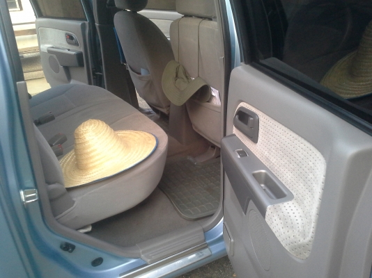 จองเเล้ว รอไฟแน้นครับ เปลี่ยนเเปลงจะเเจ้งให้ทราบ D-MAX 2.5  SLX-4ประตู ปี 49 รถบ้านแท้สวยเดิมไม่มีชน100\%ดูเเลดีมาก เจ้าของขายเอง