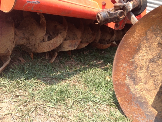 รถไถ KUBOTA L4708 (ราคา370,000 บาท) มีภาพวีดีโอ   พร้อมอุปกรณ์ 4 รายการ ผานดันหน้า ผาน6 ผาน3 โรตารี่ รถสวยสภาพ พร้อมใช้งานรถสวยๆ  สนใจติดต่อ คุณชัยยา สตึก โทร 081-9972972 089-9451778