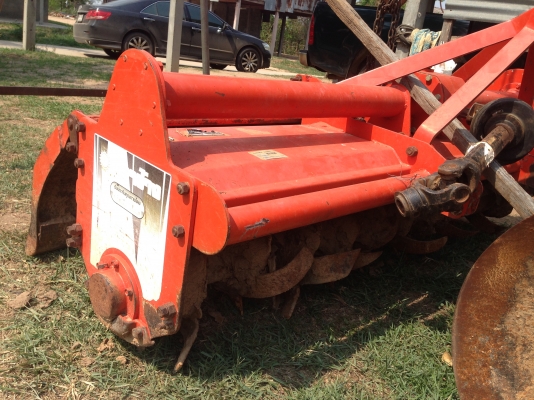 รถไถ KUBOTA L4708 (ราคา370,000 บาท) มีภาพวีดีโอ   พร้อมอุปกรณ์ 4 รายการ ผานดันหน้า ผาน6 ผาน3 โรตารี่ รถสวยสภาพ พร้อมใช้งานรถสวยๆ  สนใจติดต่อ คุณชัยยา สตึก โทร 081-9972972 089-9451778