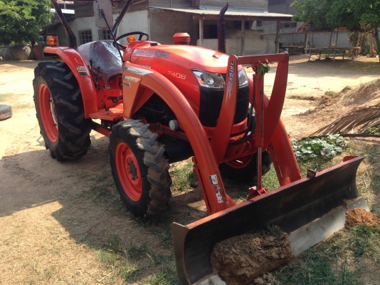 รถไถ KUBOTA L4708 (ราคา370,000 บาท) มีภาพวีดีโอ   พร้อมอุปกรณ์ 4 รายการ ผานดันหน้า ผาน6 ผาน3 โรตารี่ รถสวยสภาพ พร้อมใช้งานรถสวยๆ  สนใจติดต่อ คุณชัยยา สตึก โทร 081-9972972 089-9451778