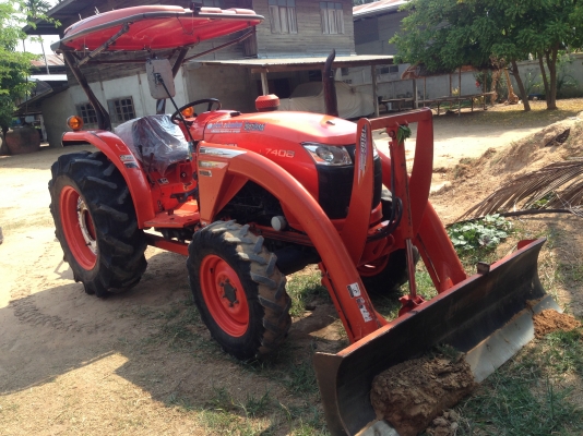 รถไถ KUBOTA L4708 (ราคา370,000 บาท) มีภาพวีดีโอ   พร้อมอุปกรณ์ 4 รายการ ผานดันหน้า ผาน6 ผาน3 โรตารี่ รถสวยสภาพ พร้อมใช้งานรถสวยๆ  สนใจติดต่อ คุณชัยยา สตึก โทร 081-9972972 089-9451778