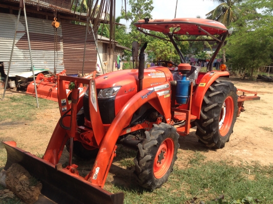 รถไถ KUBOTA L4708 (ราคา370,000 บาท) มีภาพวีดีโอ   พร้อมอุปกรณ์ 4 รายการ ผานดันหน้า ผาน6 ผาน3 โรตารี่ รถสวยสภาพ พร้อมใช้งานรถสวยๆ  สนใจติดต่อ คุณชัยยา สตึก โทร 081-9972972 089-9451778