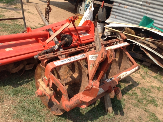 รถไถ KUBOTA L4708 (ราคา370,000 บาท) มีภาพวีดีโอ   พร้อมอุปกรณ์ 4 รายการ ผานดันหน้า ผาน6 ผาน3 โรตารี่ รถสวยสภาพ พร้อมใช้งานรถสวยๆ  สนใจติดต่อ คุณชัยยา สตึก โทร 081-9972972 089-9451778