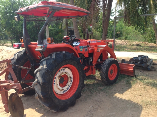 รถไถ KUBOTA L4708 (ราคา370,000 บาท) มีภาพวีดีโอ   พร้อมอุปกรณ์ 4 รายการ ผานดันหน้า ผาน6 ผาน3 โรตารี่ รถสวยสภาพ พร้อมใช้งานรถสวยๆ  สนใจติดต่อ คุณชัยยา สตึก โทร 081-9972972 089-9451778