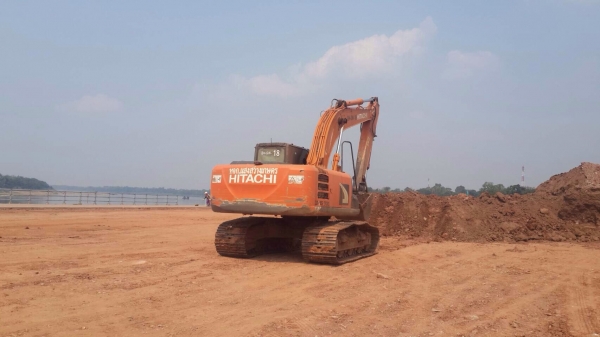 ขายด่วน  รถแบคโฮ  HITACHI  ZAXIS 200  สภาพดีมาก รถ 2 ปี  6500 ชัั่วโมง  เอกสารพร้อม
