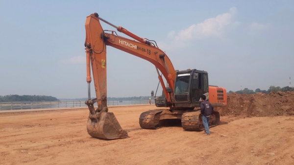 ขายด่วน  รถแบคโฮ  HITACHI  ZAXIS 200  สภาพดีมาก รถ 2 ปี  6500 ชัั่วโมง  เอกสารพร้อม