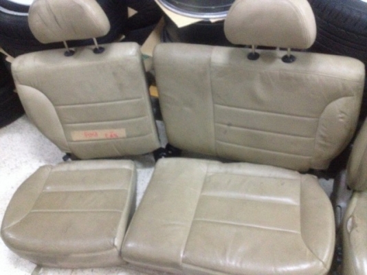 เบาะหน้าหลังครบชุด FORD ESCAPE 3.0 เก่าญี่ปุ่นสภาพตามรูปครับ