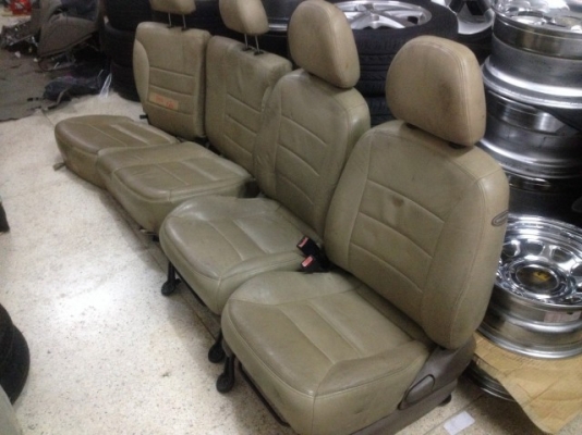 เบาะหน้าหลังครบชุด FORD ESCAPE 3.0 เก่าญี่ปุ่นสภาพตามรูปครับ
