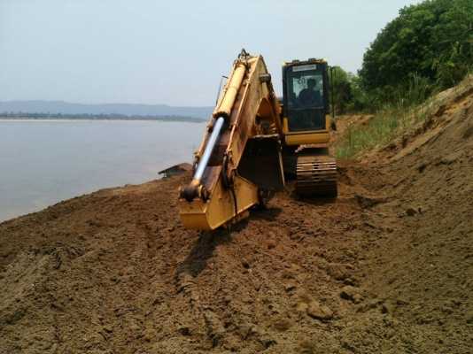 ขายด่วน  รถแบคโฮ KOMATSU   200 รุ่น 8  8600 ชั่วโมง  สภาพดีมาก   พร้อมใช้งาน   เอกสารพร้อม