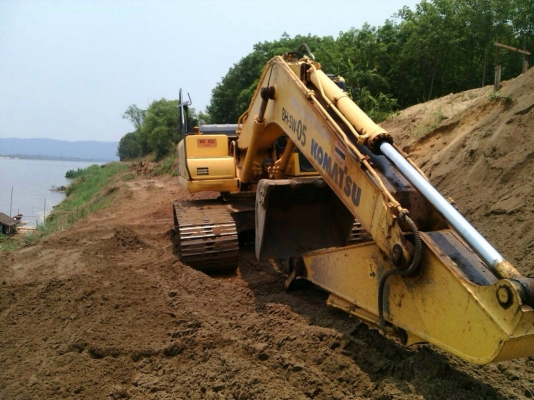 ขายด่วน  รถแบคโฮ KOMATSU   200 รุ่น 8  8600 ชั่วโมง  สภาพดีมาก   พร้อมใช้งาน   เอกสารพร้อม