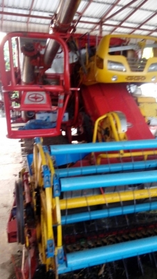 รถเกี่ยวข้าวศักดิ์พัฒนา พร้อมใช้งาน ราคาต่อรองได้ครับ.