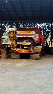 รถเกี่ยวข้าวศักดิ์พัฒนา พร้อมใช้งาน ราคาต่อรองได้ครับ.