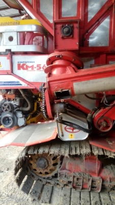 รถเกี่ยวข้าวศักดิ์พัฒนา พร้อมใช้งาน ราคาต่อรองได้ครับ.