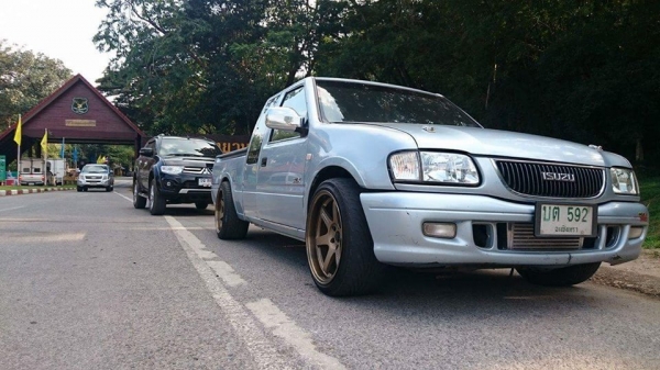 ขาย ISUZU ดราก้อน ปี 2000 ลดราคาเหลือ 200000 คับ ขาย ISUZU ดราก้อน ปี 2000 ลดราคาเหลือ 200000 คับ