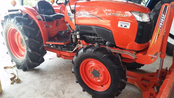 KUBOTA  L 4708 SP (4WD)  2 เพลา   สภาพใหม่สวยๆ   ชั่วโมงใช้   งานน้อย  สีเดิมทั้งคัน  พร้อมชุดใบมีดดันหน้า โรตารี่ RZ 180