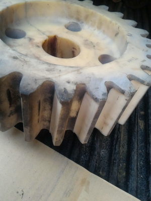 เฟืองพลาสติกซุปเปอร์ลีน สองตัวขนาดใหญ่ ขนาด 34 ซม. สูง 7 ซม.ให้สองตัว