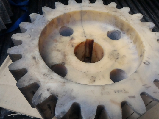 เฟืองพลาสติกซุปเปอร์ลีน สองตัวขนาดใหญ่ ขนาด 34 ซม. สูง 7 ซม.ให้สองตัว